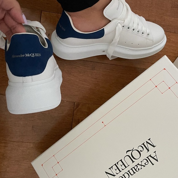 Alexander McQueen - Picture 3 of 3